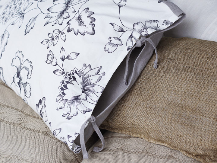 DIY: Pillow made from kitchen towels